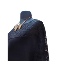 Elegancka czarna bluzka z koronkowym rękawem - Maxi rozmiar